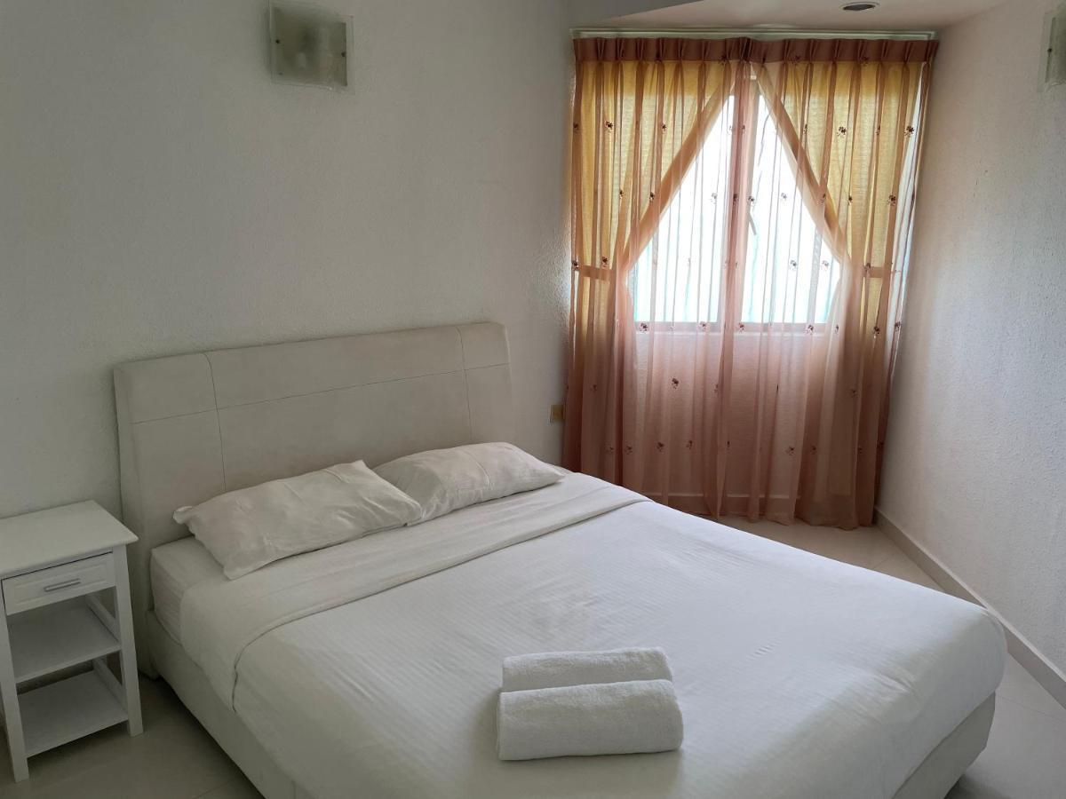 Appartamento The Ferringhi Sea View At Sri Sayang Batu Ferringhi Esterno foto