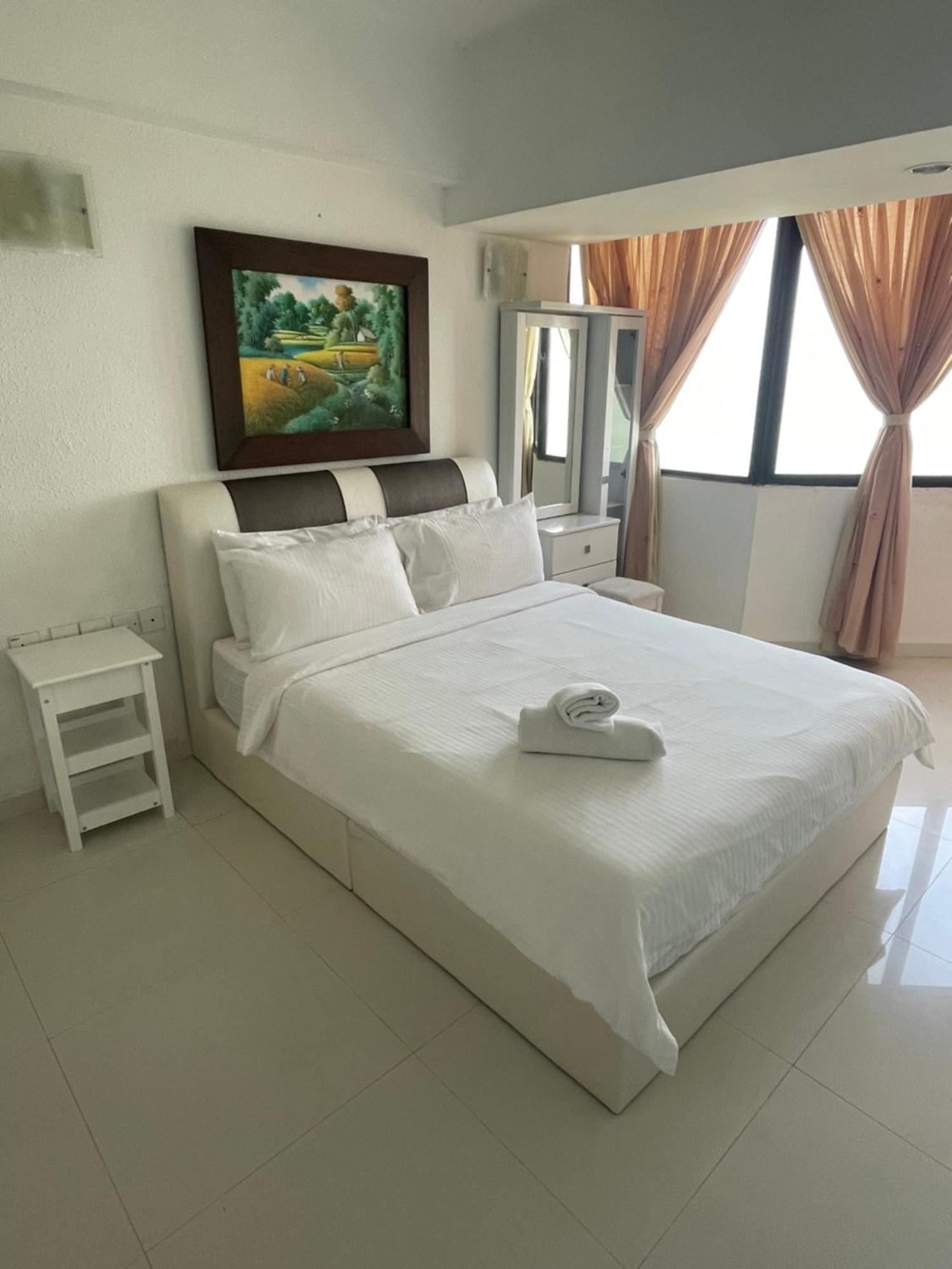 Appartamento The Ferringhi Sea View At Sri Sayang Batu Ferringhi Esterno foto